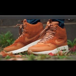 Women's size 7 1/2 Nike Air max one, brand new in the box never worn!